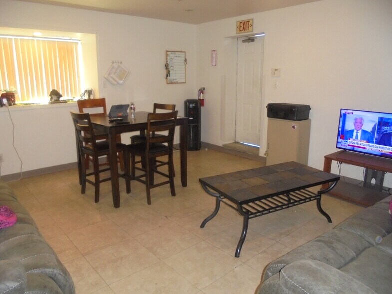 More Photos Of 127 S 1st St, Blythe Flex For Sale