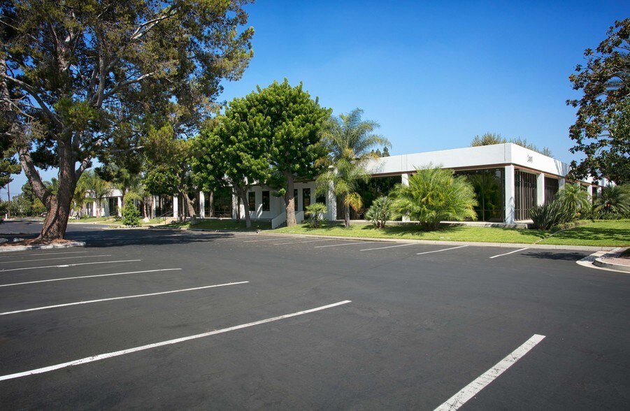 More Photos Of 2461-2463 W La Palma Ave, Anaheim Unknown For Lease