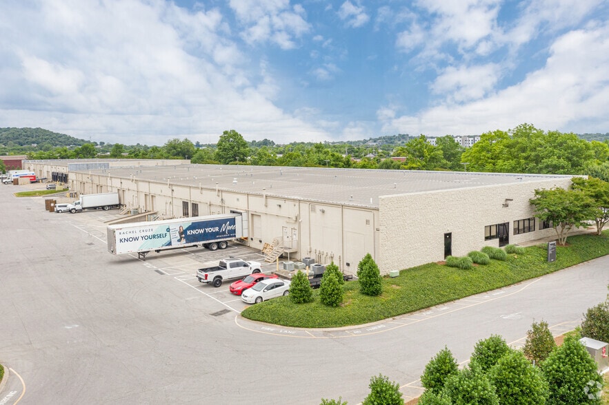 More Photos Of 7104 Crossroads Blvd, Brentwood Light Distribution For Lease