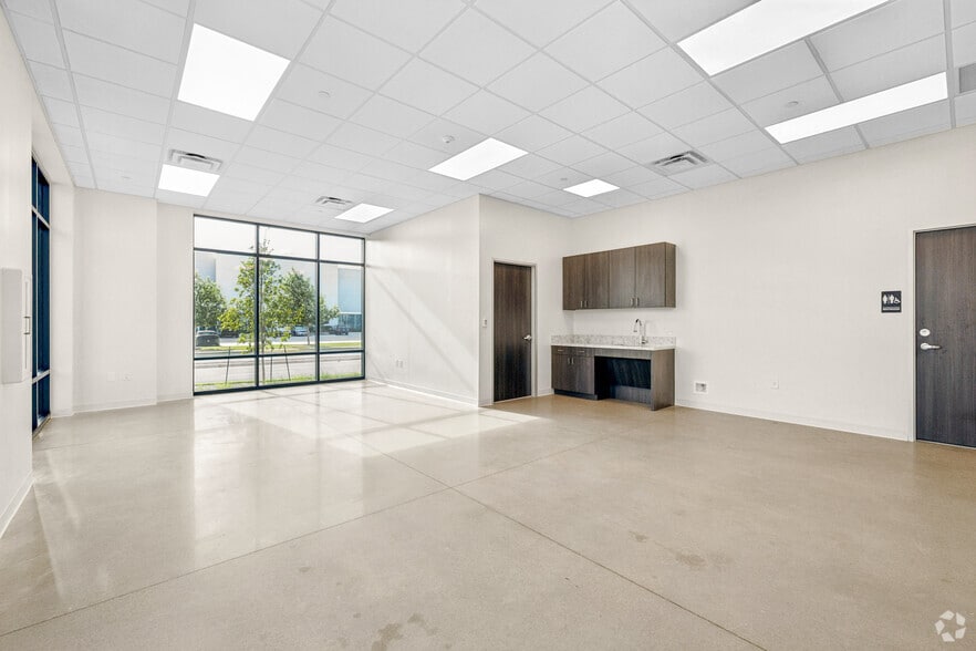 More Photos Of 19150 Marketplace Ave, Kyle Manufacturing For Lease