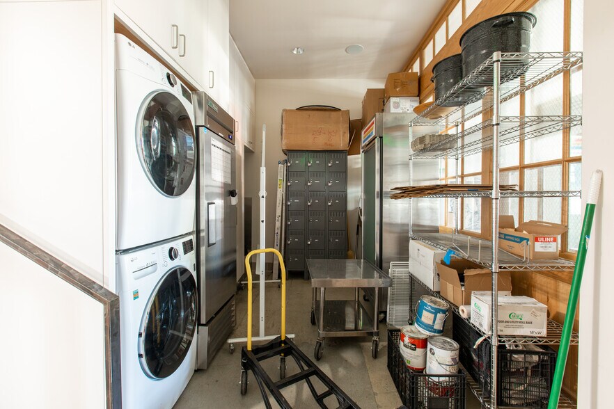 More Photos Of 12906 Venice Blvd, Los Angeles Freestanding For Lease