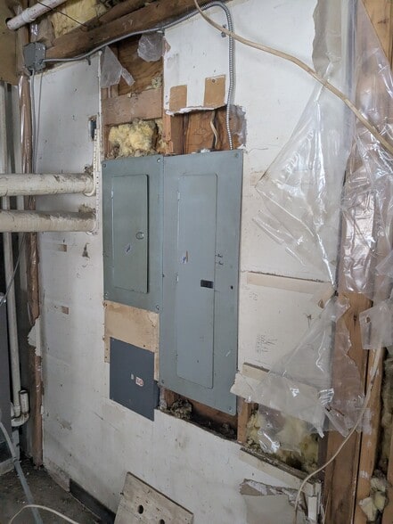 More Photos Of 310 N State St, Concord Showroom For Lease