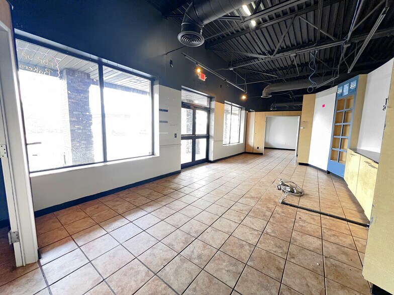 More Photos Of 1344-1358 E Bristol Rd, Burton Freestanding For Lease