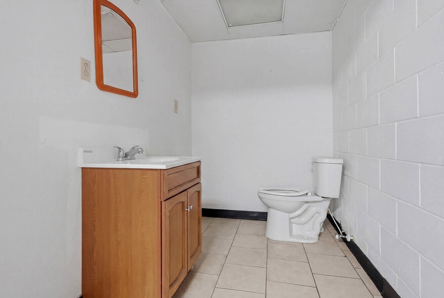 More Photos Of 915 Middle Rd S, Leesburg Industrial For Sale