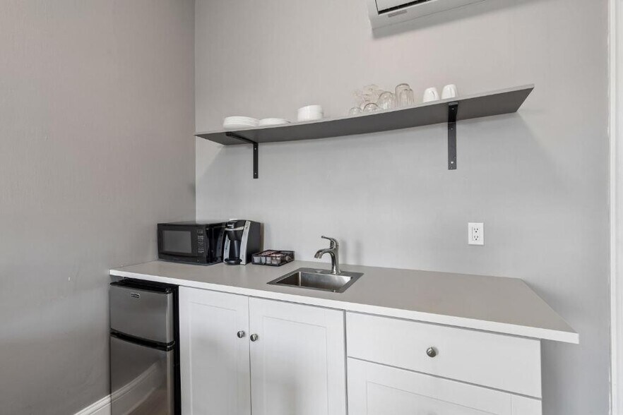 More Photos Of 1611 S Broad St, Philadelphia Specialty For Sale