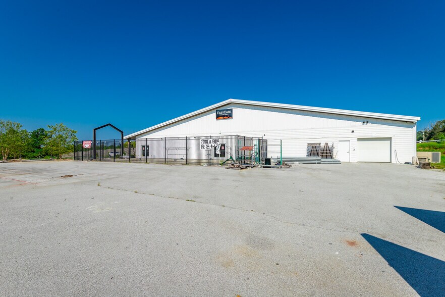 More Photos Of 9814 E Brainerd Rd, Ooltewah General Retail For Sale