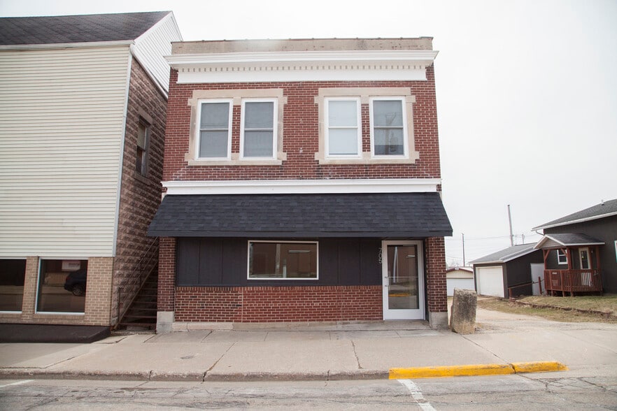 Primary Photo Of 705 Main St, Ridgeway Freestanding For Sale