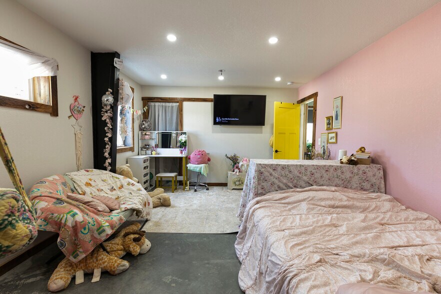 More Photos Of 125 & 139 Hannon Ln, Darby Restaurant For Sale