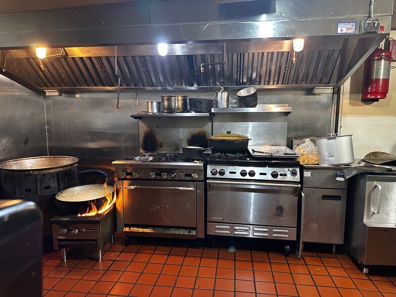 More Photos Of 332 14th St, Oakland Storefront For Sale