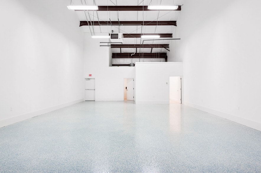 More Photos Of 77 Queens Ln, East Hampton Light Distribution For Lease