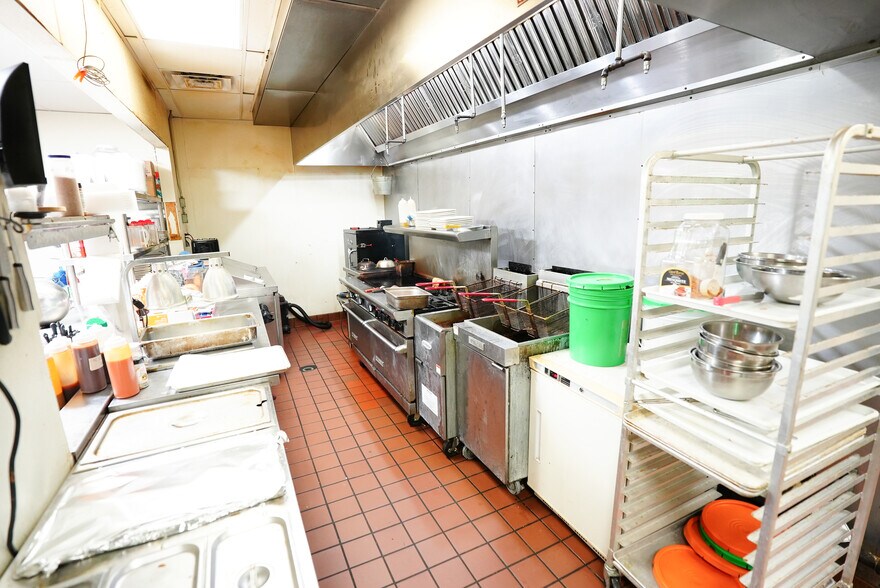 More Photos Of 101 Court Sq, Abbeville Restaurant For Sale