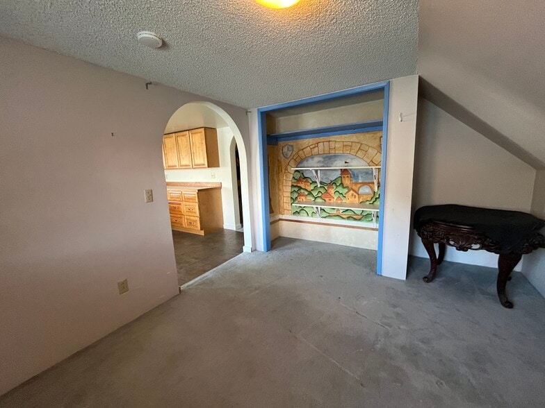 More Photos Of 1004 S Nordic Dr, Petersburg Hotel For Sale