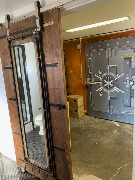 More Photos Of 607 W Whittier Blvd, Montebello Storefront For Sale