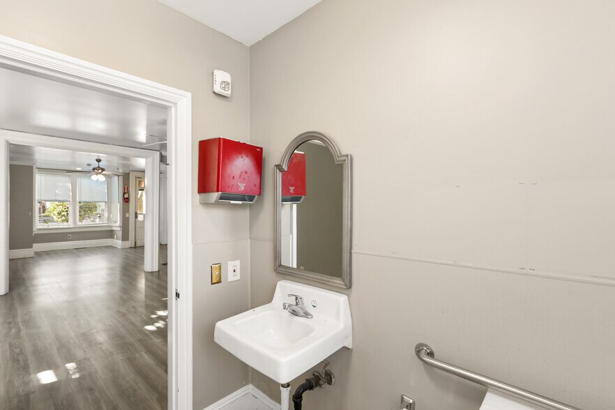 More Photos Of 1111-1123 D St, Sacramento Specialty For Sale