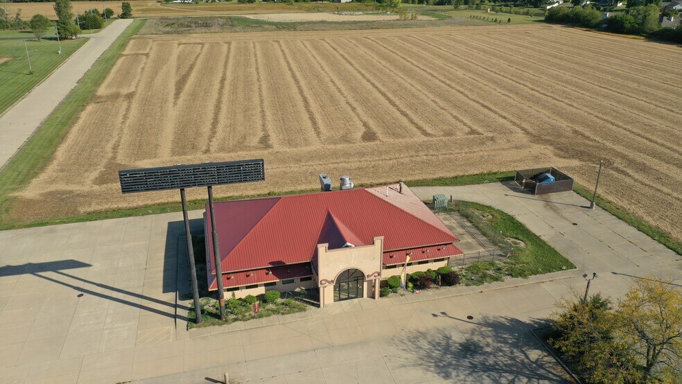 More Photos Of 210 N Lewis Ave, Oglesby Restaurant For Lease