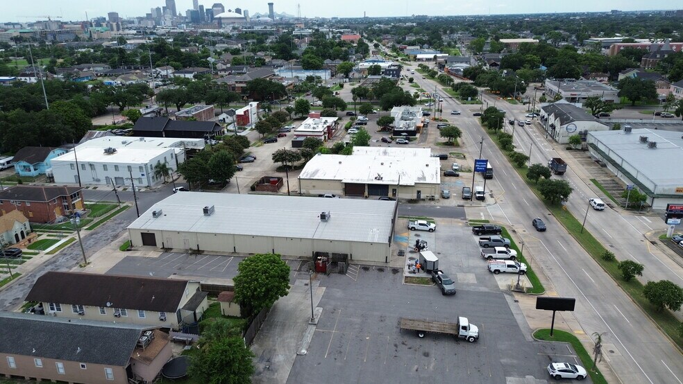 More Photos Of 8201 Earhart Blvd, New Orleans Freestanding For Lease