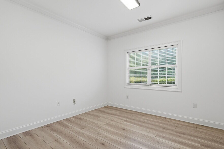 More Photos Of 234-242 Creekstone Rdg, Woodstock Office For Sale