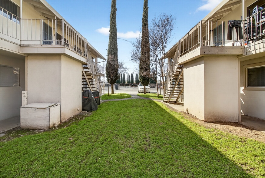 More Photos Of 1976 Edwards Ave, Merced Apartments For Sale