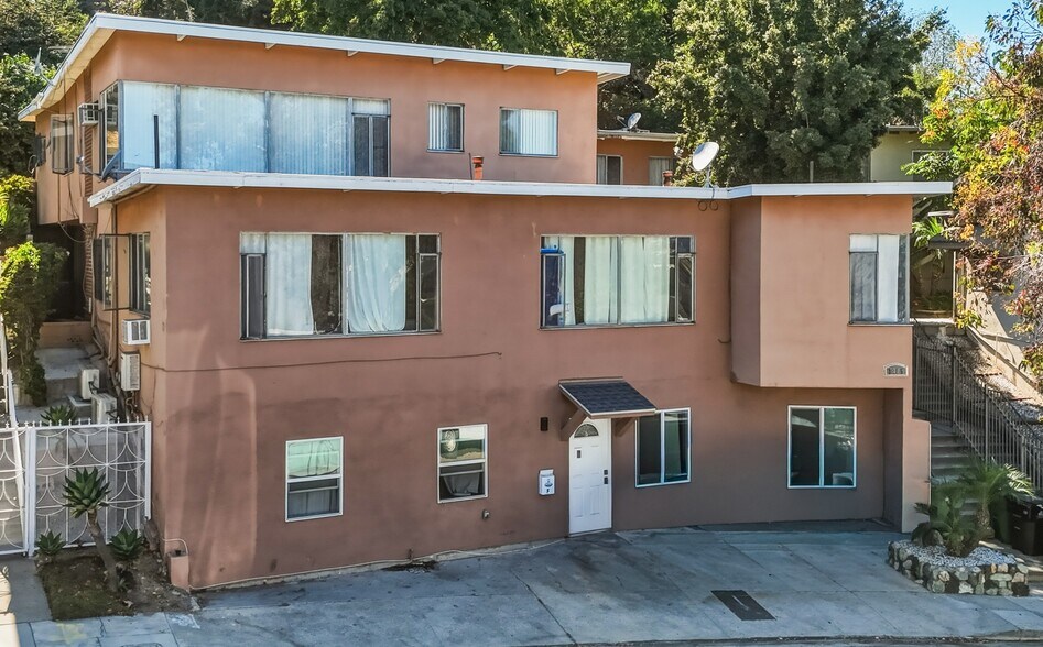 Primary Photo Of 3815 Don Tomaso Dr, Los Angeles Apartments For Sale