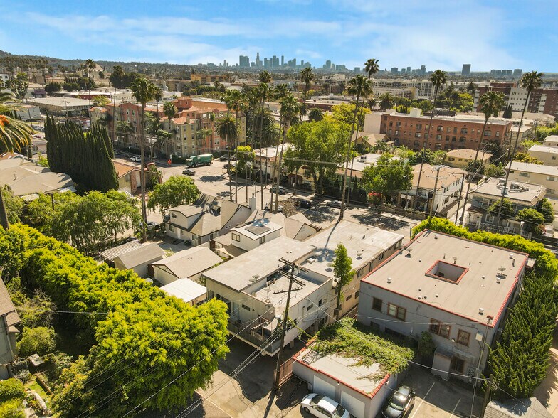 More Photos Of 5665 Franklin Ave, Los Angeles Apartments For Sale