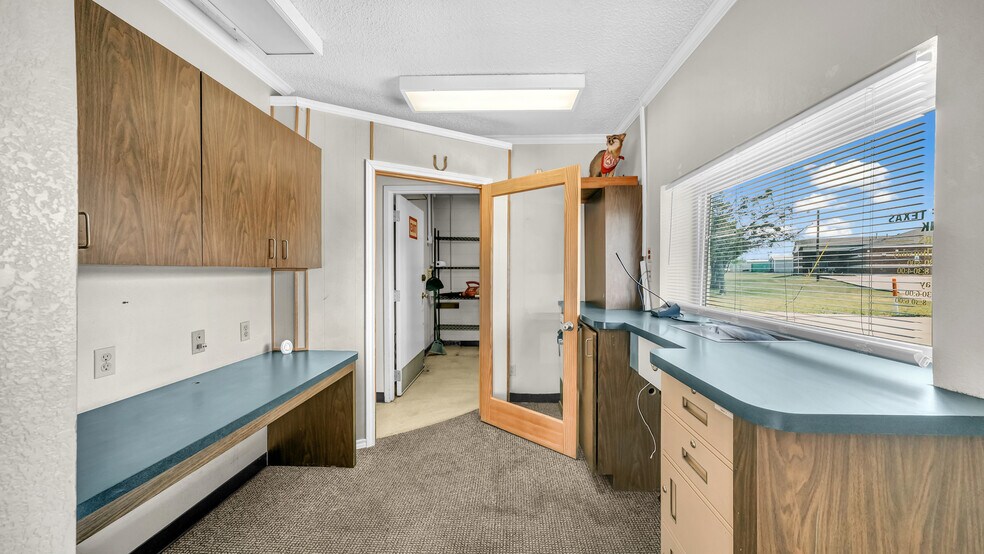 More Photos Of 107 Fannin St, Millsap Bank For Lease