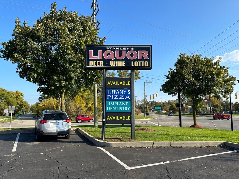 More Photos Of 25000-25100 Telegraph Rd, Brownstown Freestanding For Lease