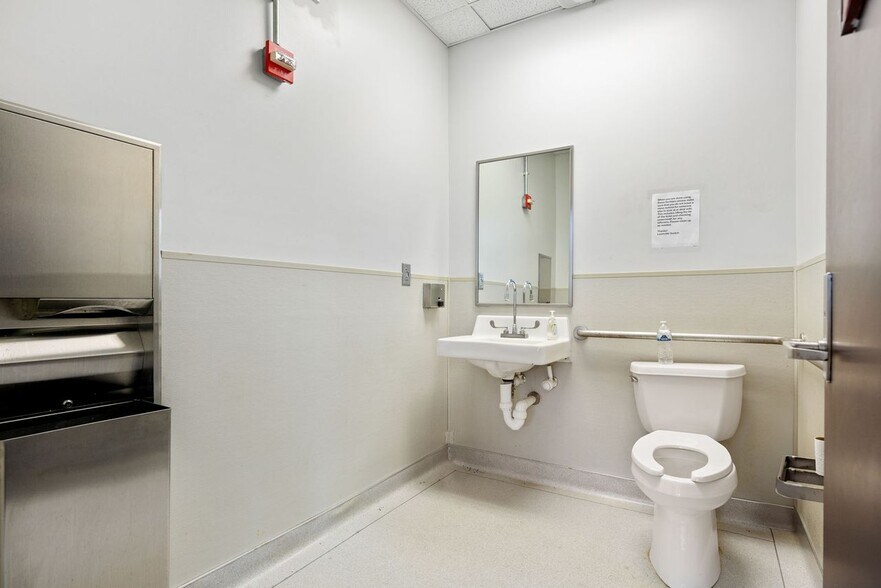 More Photos Of 2800 Diode Ln, Louisville Warehouse For Lease