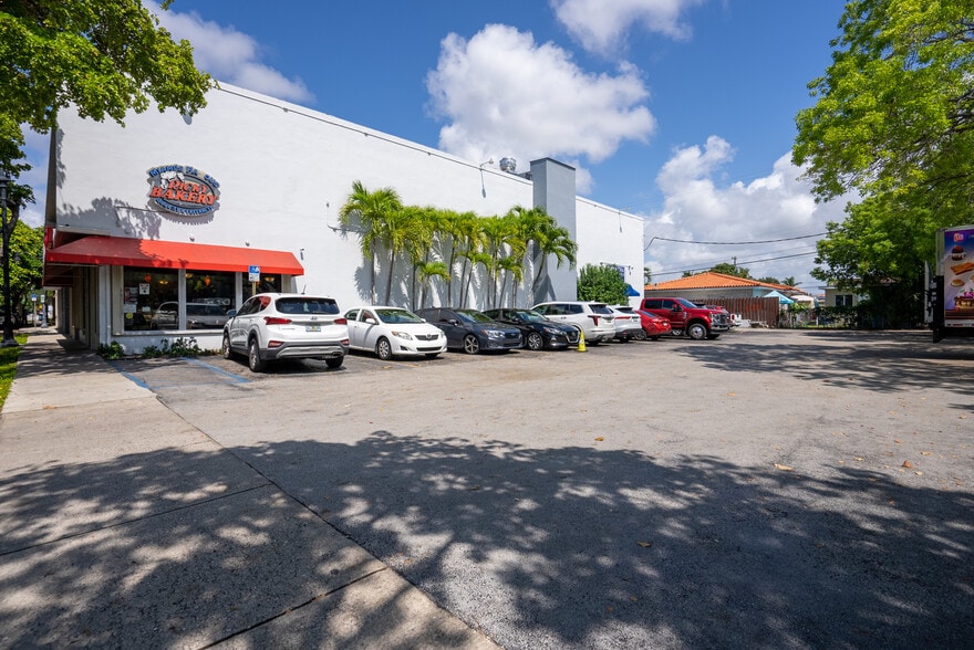 More Photos Of 3113-3121 Coral Way, Coral Gables Storefront Retail Office For Lease