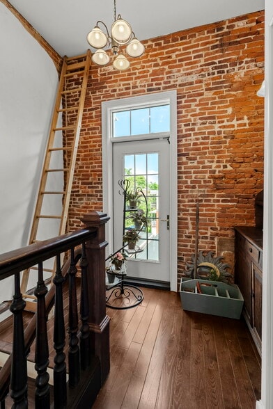 More Photos Of 305 N Queen St, Lancaster Storefront Retail Residential For Sale