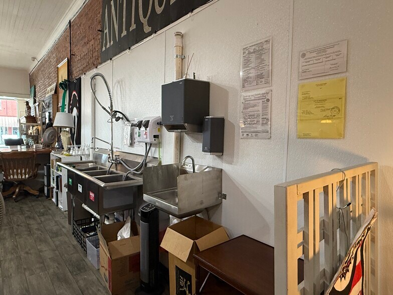 More Photos Of 108 N Main St, Greensboro General Retail For Sale