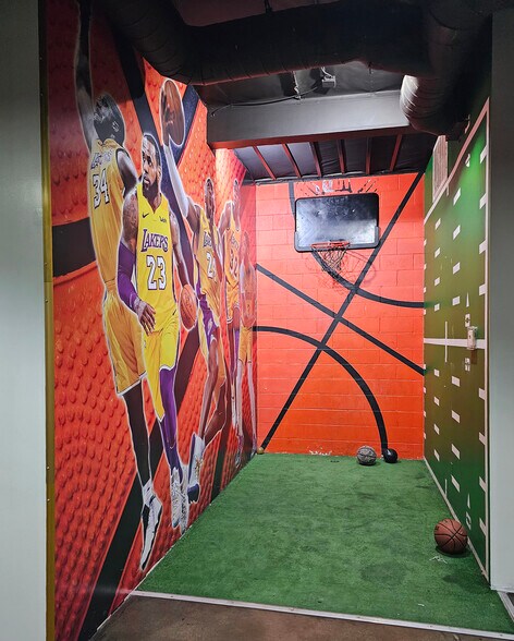 More Photos Of 6878-6880 Beck Ave, North Hollywood Warehouse For Lease