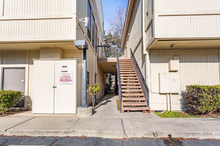 More Photos Of 2848 Arden Way, Sacramento Office For Lease