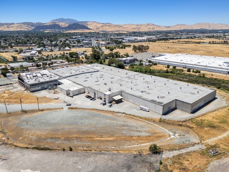 More Photos Of 1400 W 4th St, Antioch Warehouse For Lease