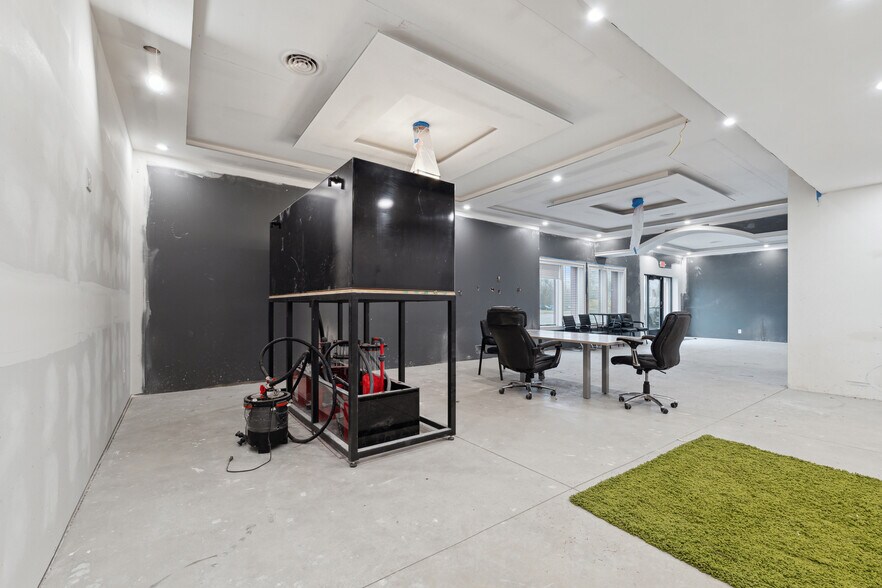 More Photos Of 2502 E Michigan Ave, Ypsilanti Freestanding For Lease