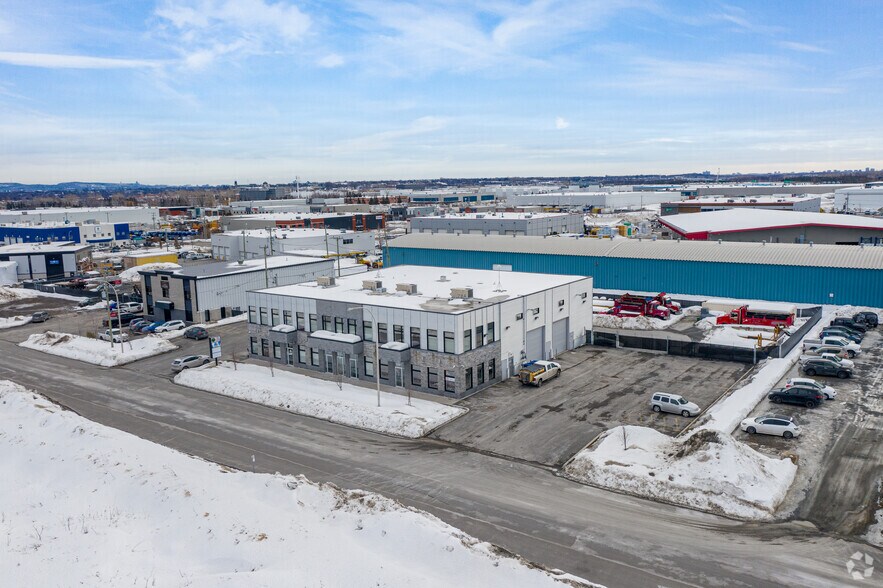 More Photos Of 1699-1709 Rue Marcel-Benoît, Laval Warehouse For Lease