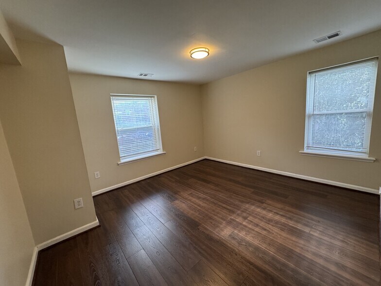 More Photos Of 3130 Buena Vista Ter SE, Washington Apartments For Sale