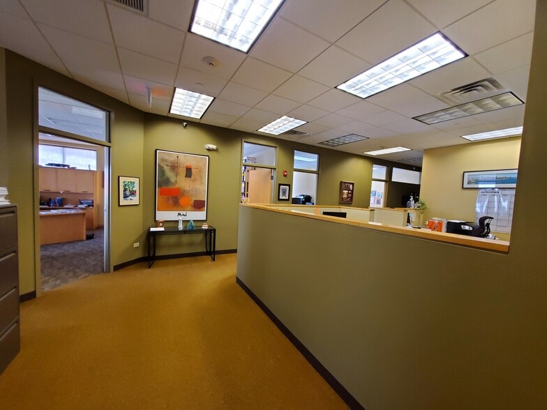 More Photos Of 720-780 Village Center Dr, Burr Ridge Storefront Retail Office For Lease