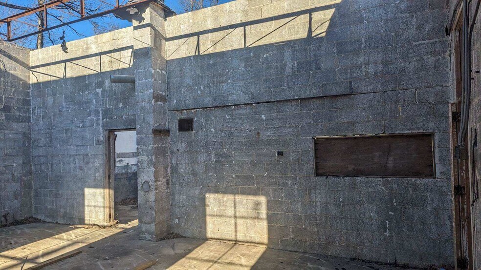More Photos Of 31785 N James Madison Hwy, New Canton Industrial For Sale