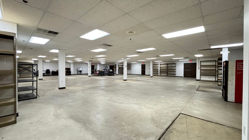 More Photos Of 475 Business Park Ln, Allentown Warehouse For Lease