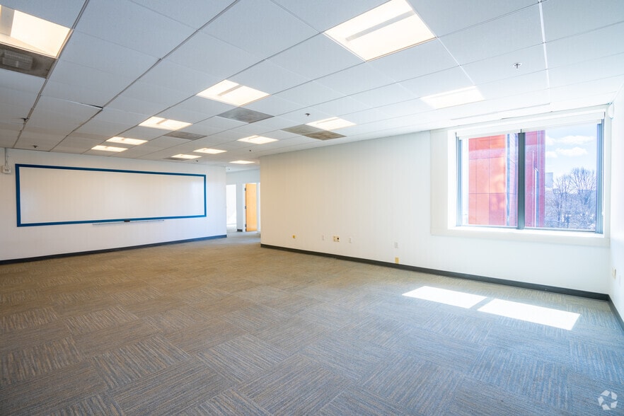 More Photos Of 810 Memorial Dr, Cambridge Office For Lease