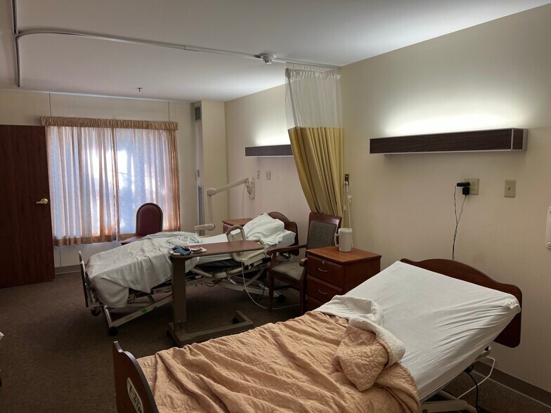 More Photos Of 7000 Cochran Rd, Solon Skilled Nursing Facility For Sale