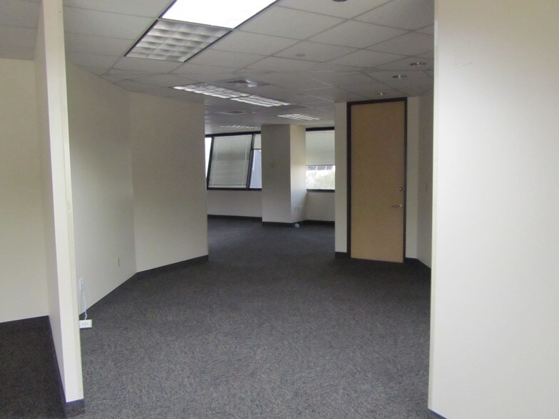 More Photos Of 539 N Carancahua St, Corpus Christi Office For Lease