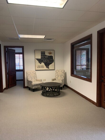 More Photos Of 6628 Bryant Irvin Rd, Fort Worth Office For Sale