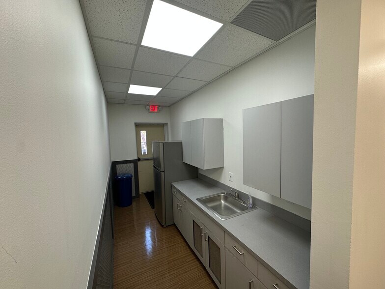 More Photos Of 5712 Val Verde St, Houston Loft Creative Space For Lease