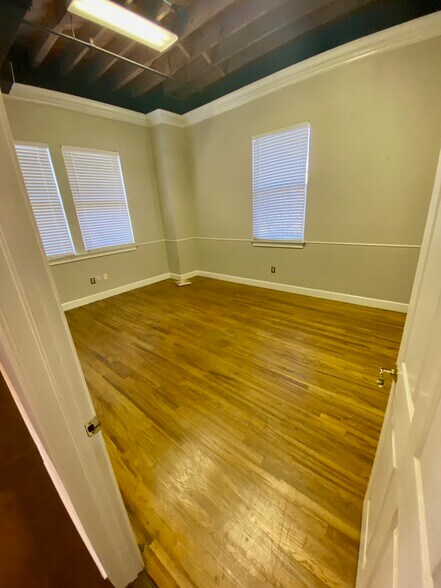 More Photos Of 2002 San Marco Blvd, Jacksonville Unknown For Lease