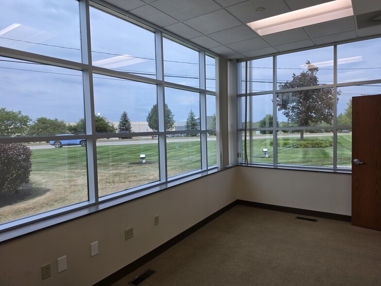 More Photos Of 8235 N Holly Rd, Grand Blanc Office For Lease