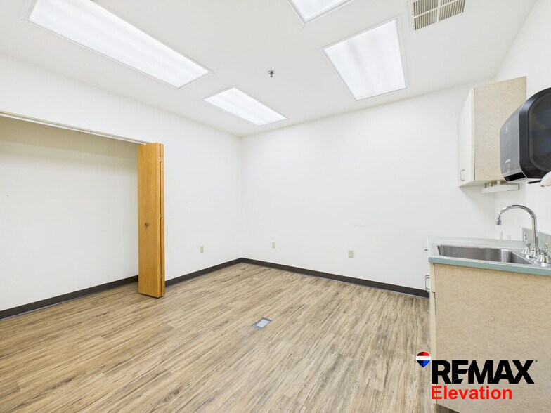 More Photos Of 156 N 6th St, Basin Office For Lease