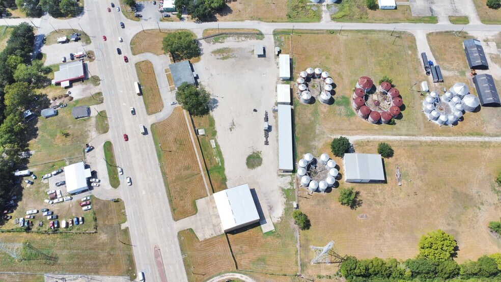 More Photos Of 1500 W Highway 6, Alvin Truck Terminal For Lease