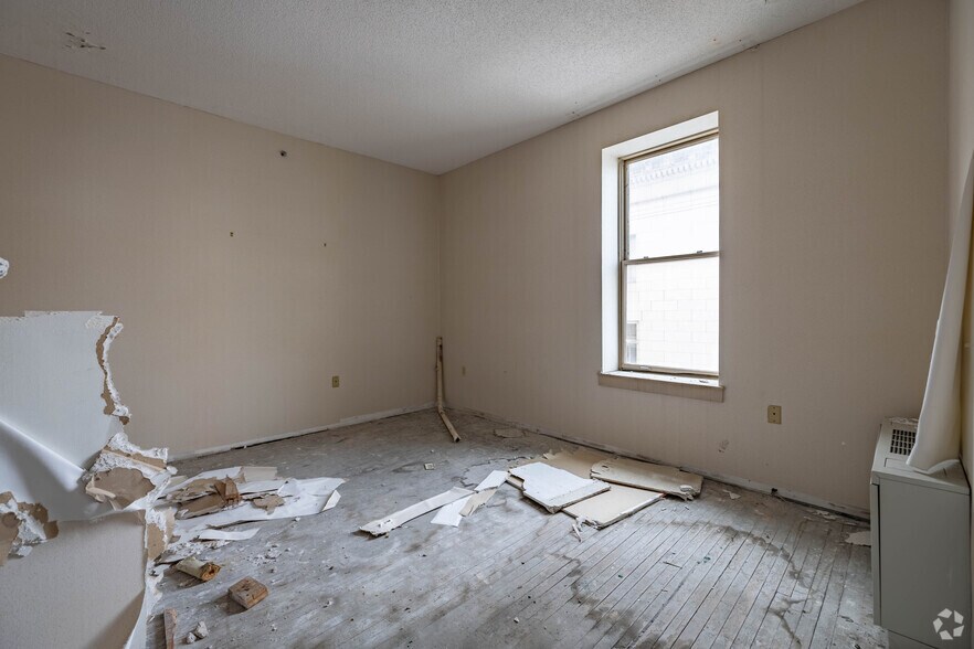 More Photos Of 11 S Ludlow St, Dayton Hotel For Sale
