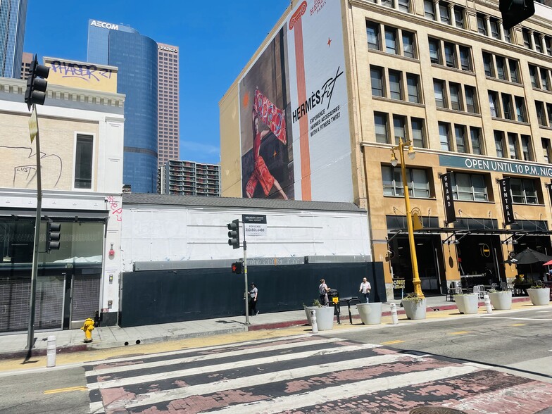 Primary Photo Of 327 S Broadway, Los Angeles Restaurant For Lease